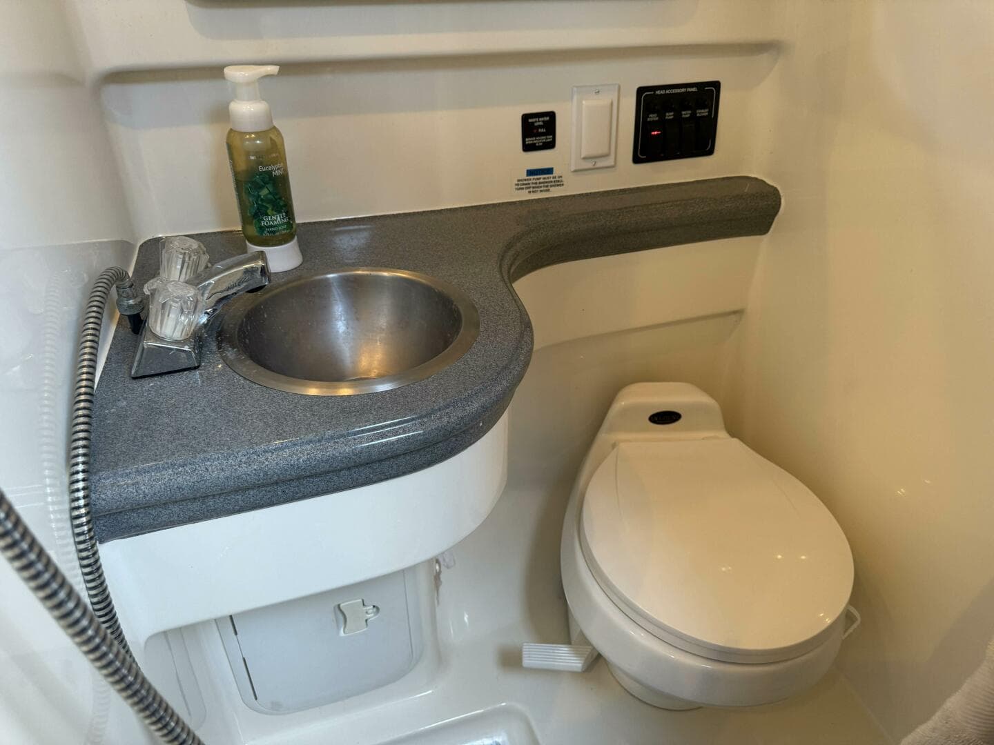 2002 Wellcraft Martinique 2600 — photo 27