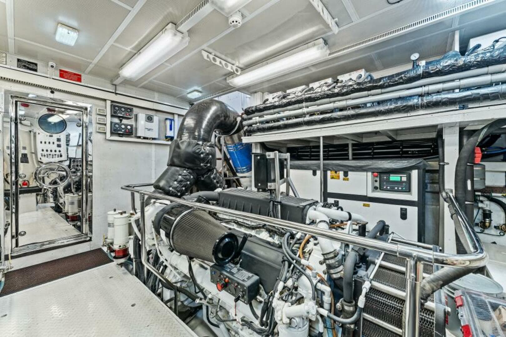 2013 Hargrave 125 Raised Pilothouse — photo 93