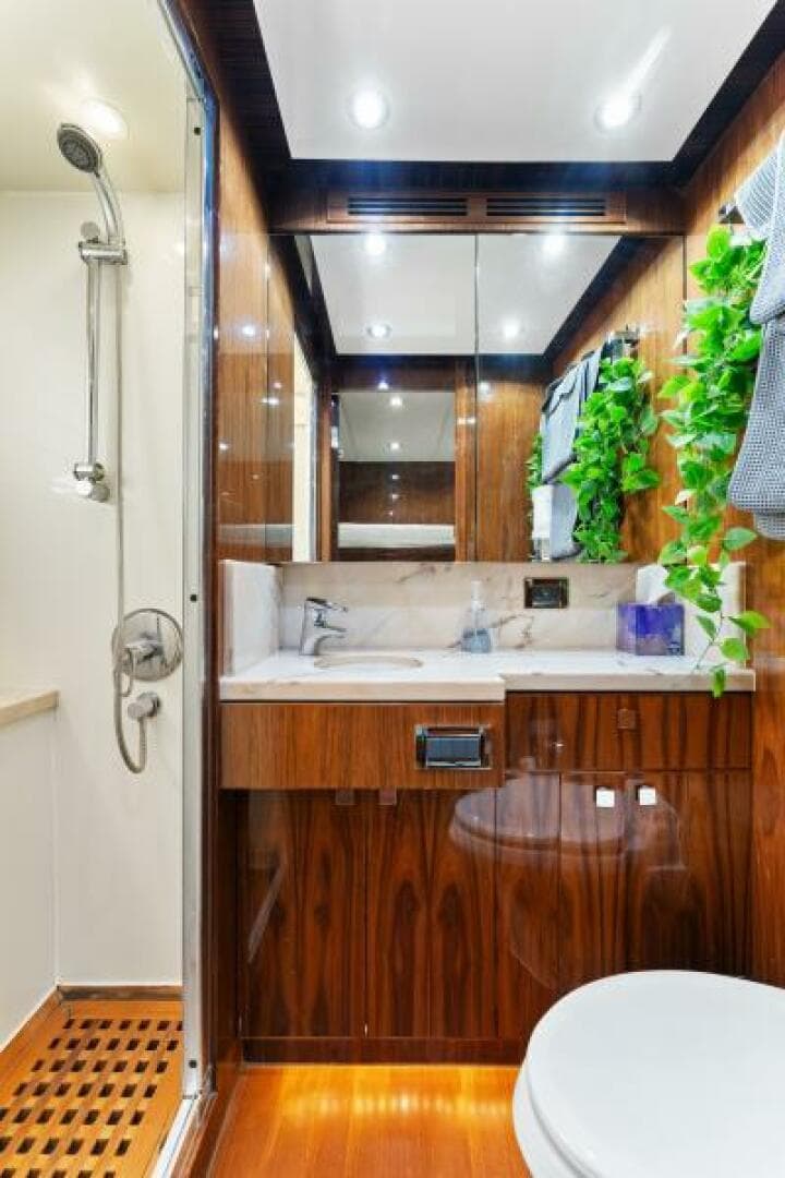 2013 Hargrave 125 Raised Pilothouse — photo 24