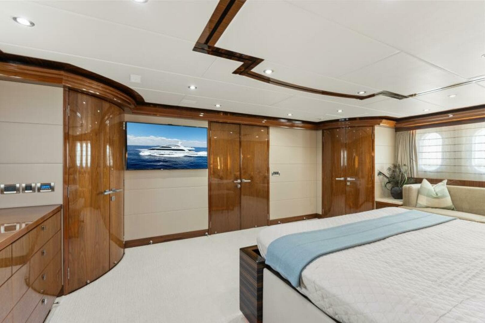 2013 Hargrave 125 Raised Pilothouse — photo 35