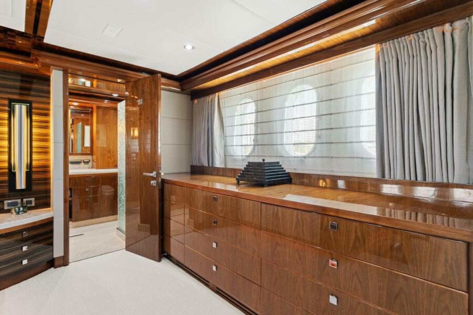2013 Hargrave 125 Raised Pilothouse — photo 37