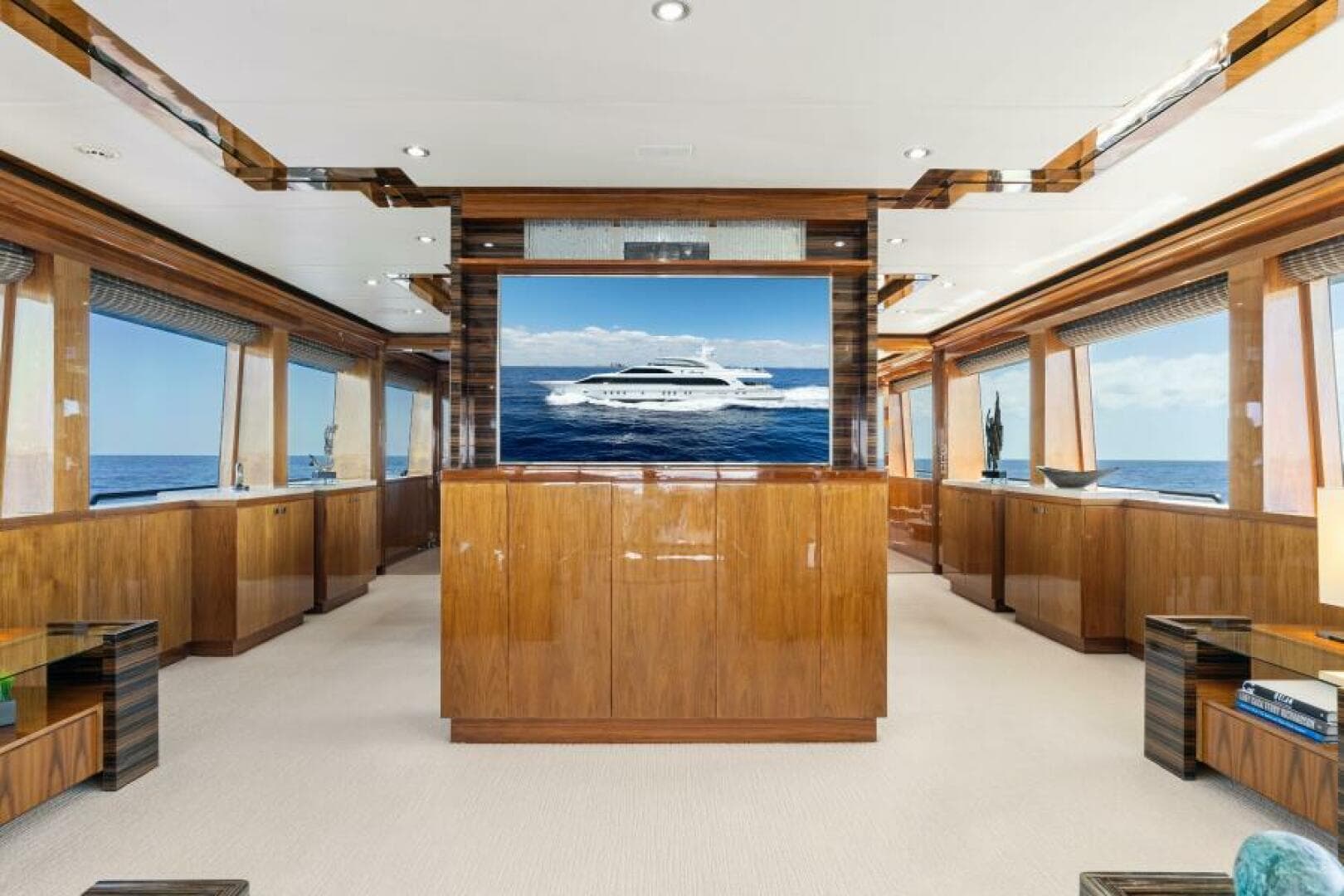 2013 Hargrave 125 Raised Pilothouse — photo 9