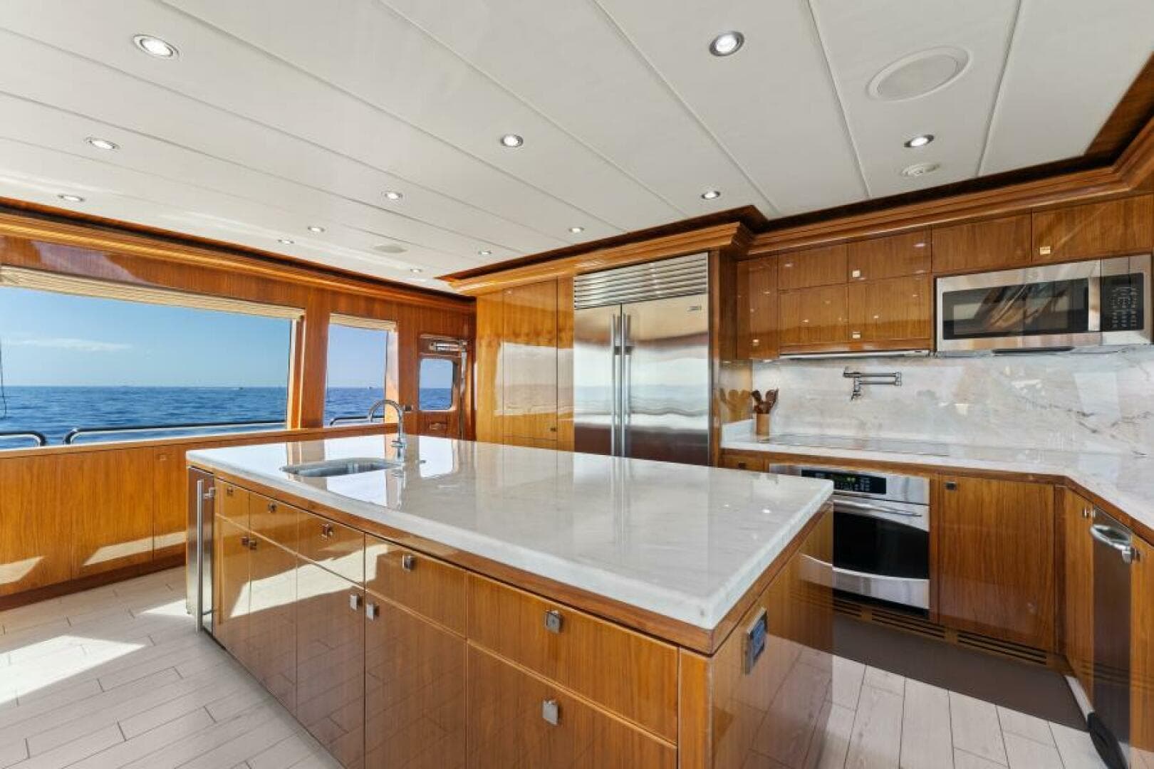 2013 Hargrave 125 Raised Pilothouse — photo 13