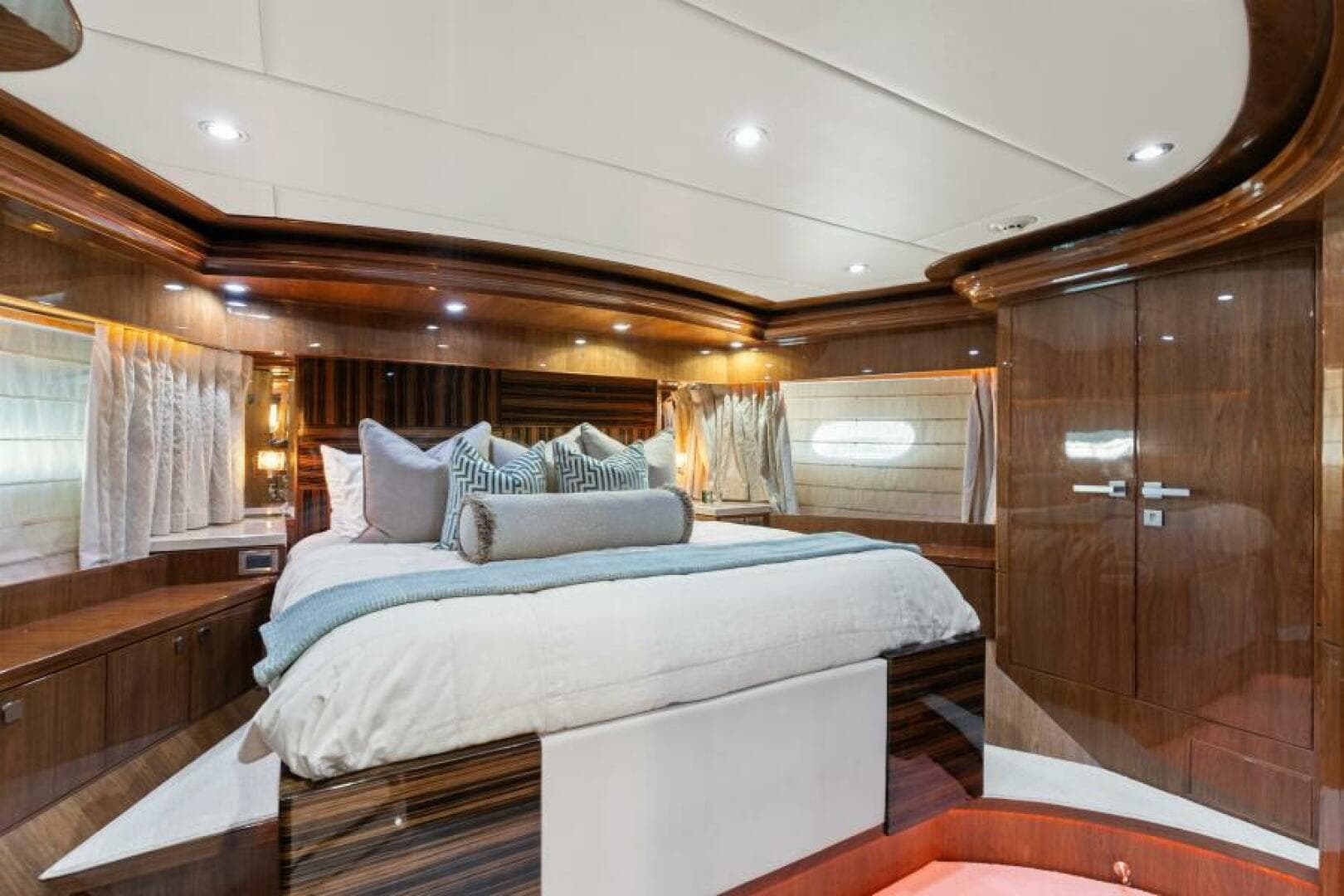 2013 Hargrave 125 Raised Pilothouse — photo 20