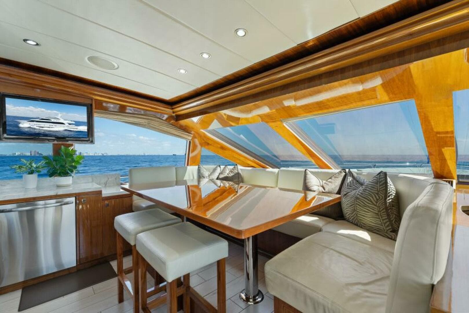 2013 Hargrave 125 Raised Pilothouse — photo 18
