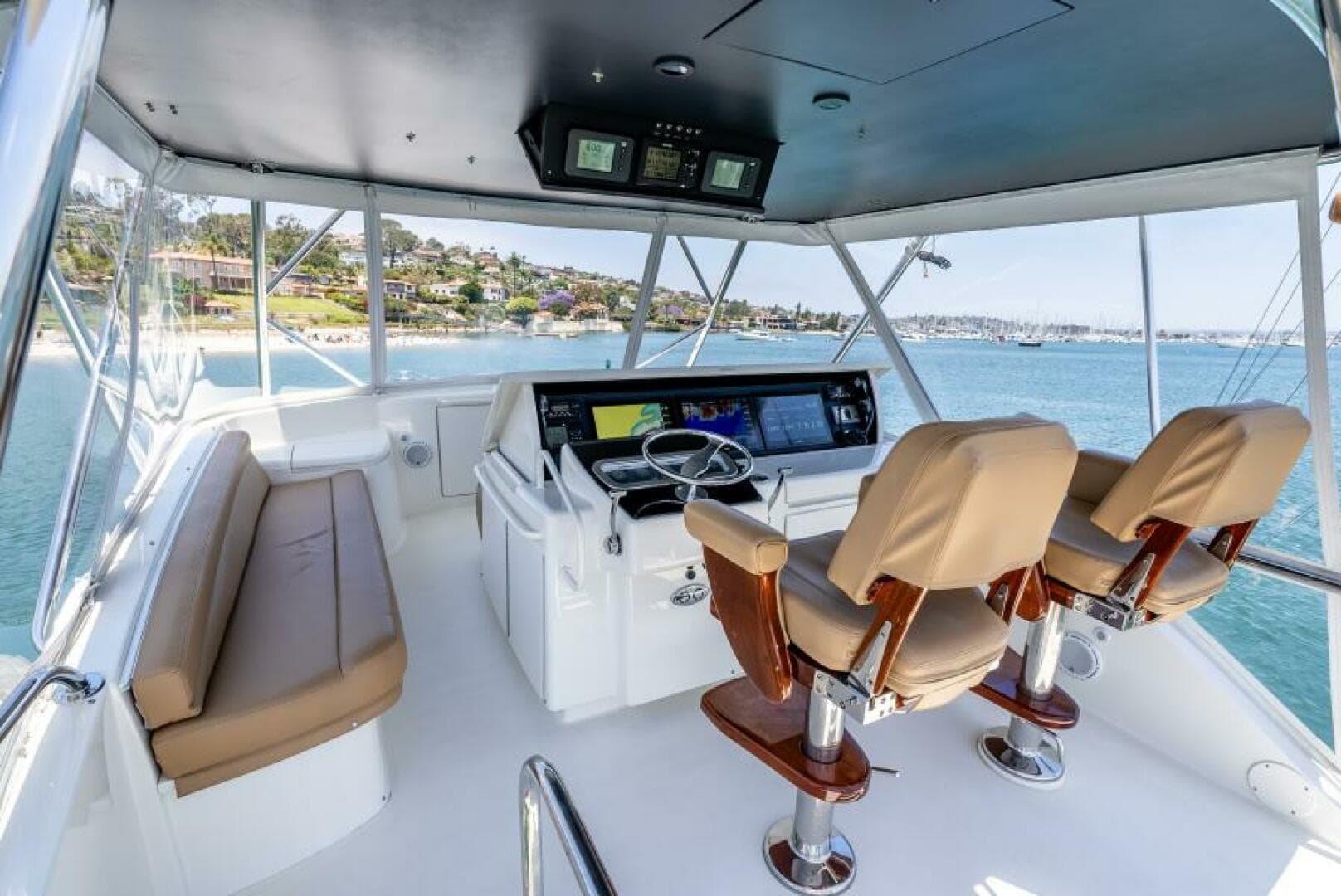 2004 Hatteras 54 Convertible — photo 33