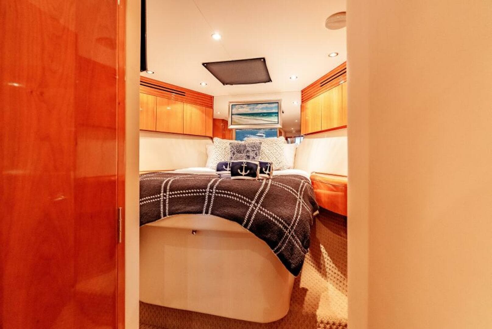 2004 Hatteras 54 Convertible — photo 21