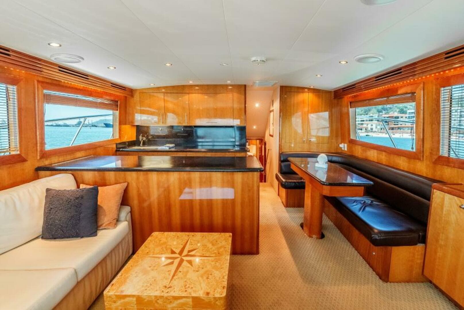 2004 Hatteras 54 Convertible — photo 3