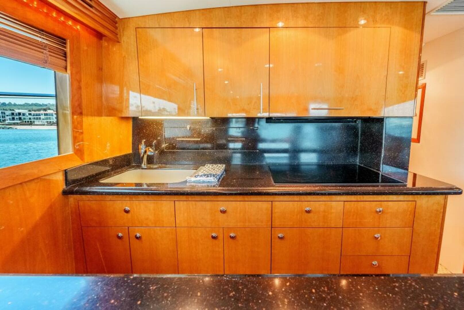 2004 Hatteras 54 Convertible — photo 14