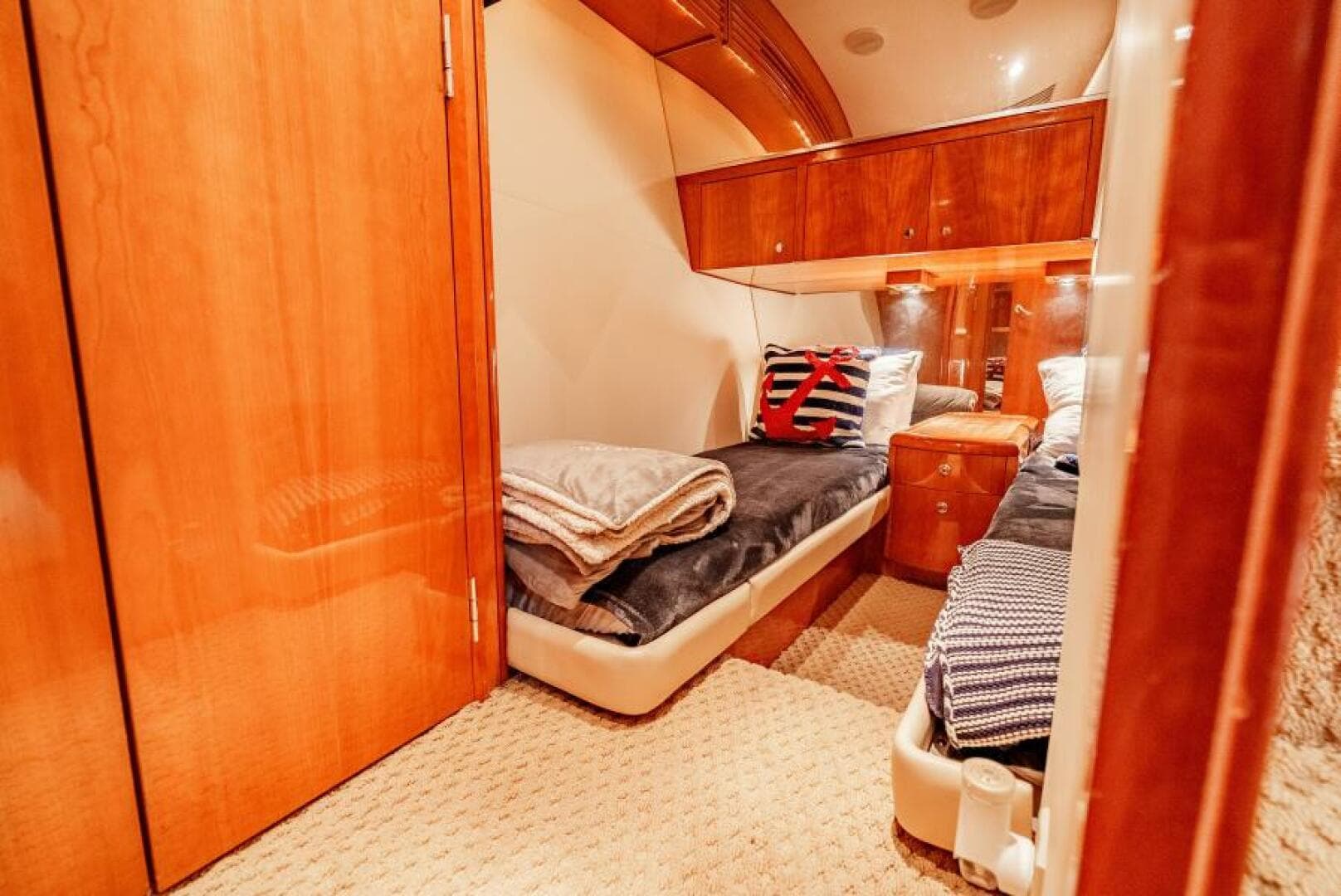 2004 Hatteras 54 Convertible — photo 26