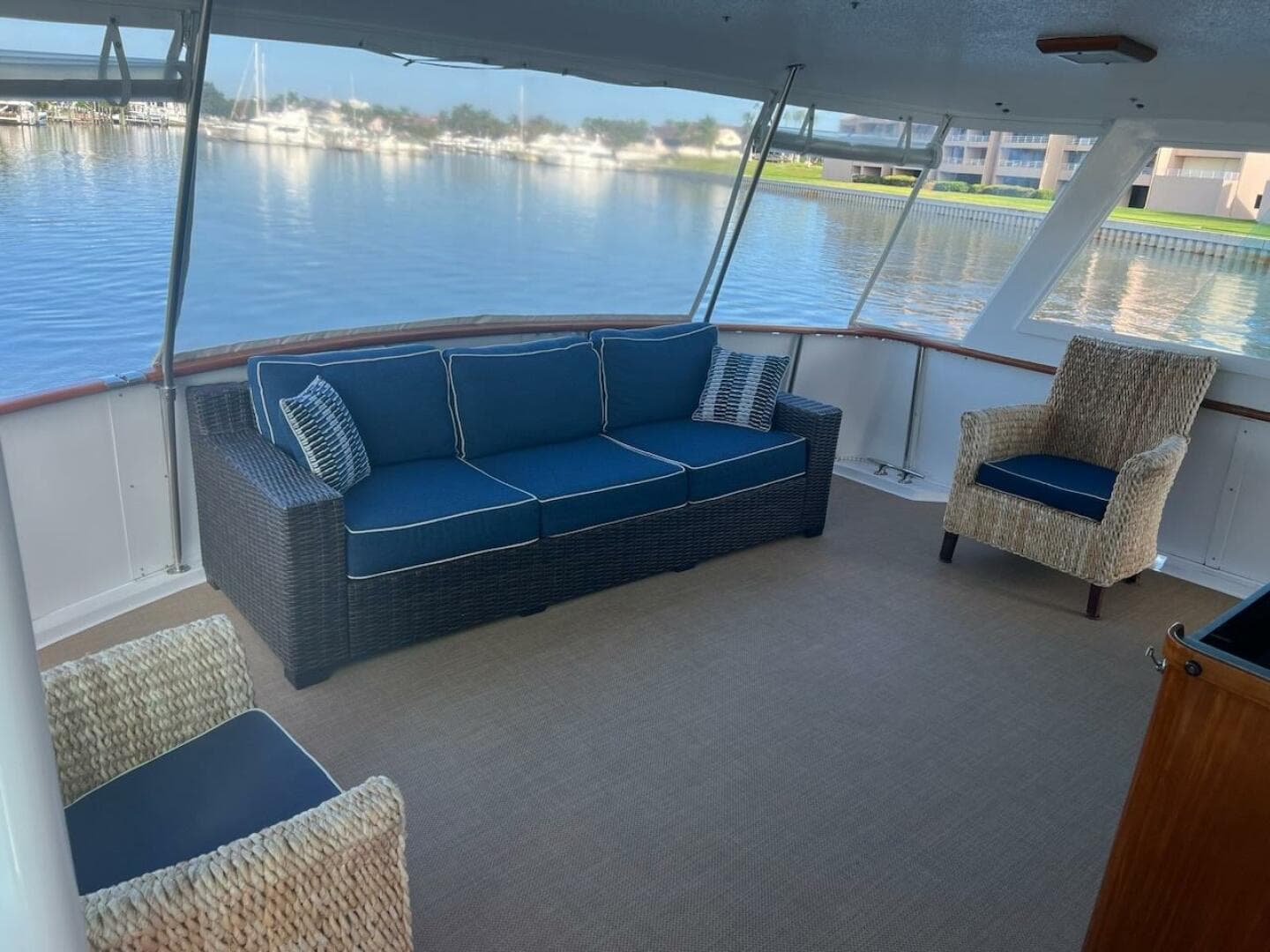 1985 Hatteras Motor Yacht — photo 15