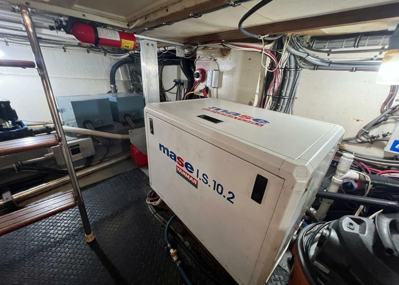 1985 Hatteras Motor Yacht — photo 23