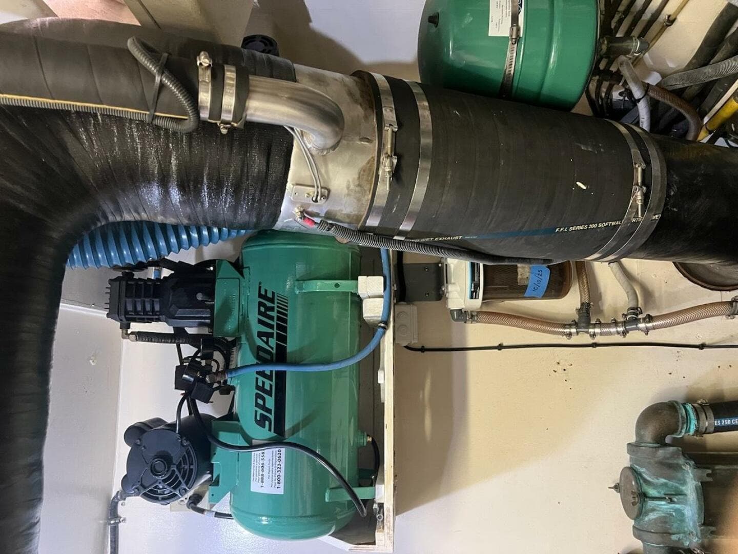 1985 Hatteras Motor Yacht — photo 17