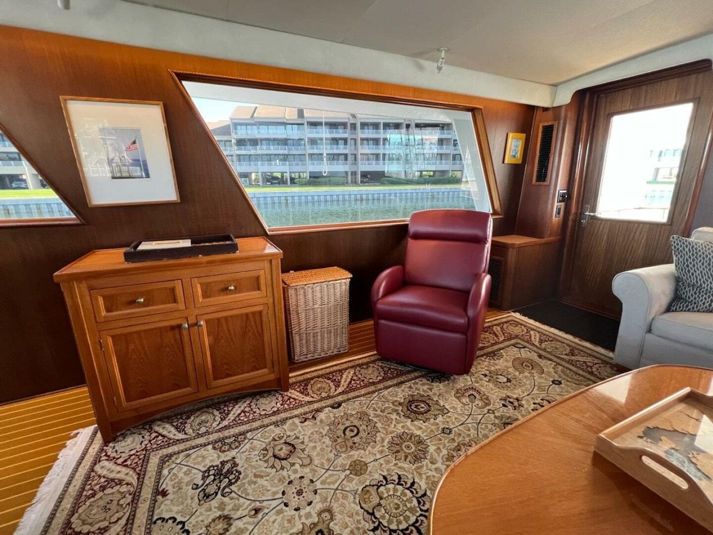 1985 Hatteras Motor Yacht — photo 35