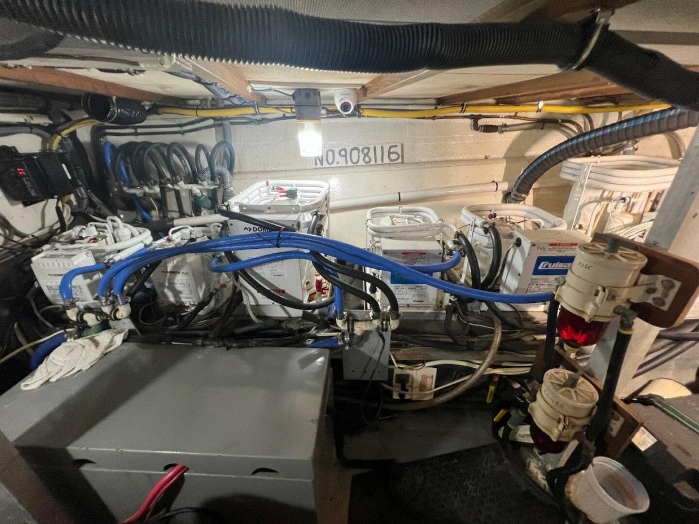 1985 Hatteras Motor Yacht — photo 24