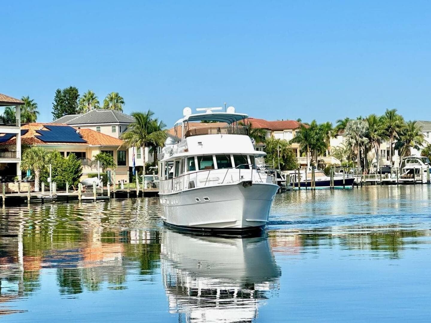 1985 Hatteras Motor Yacht — photo 9