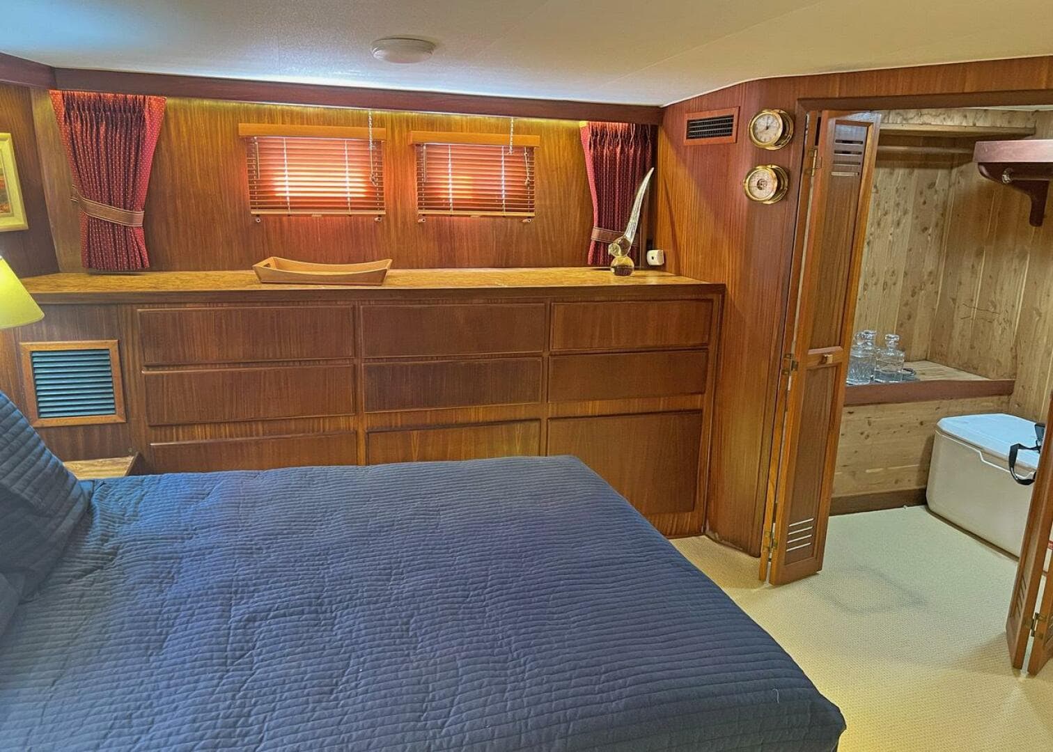 1985 Hatteras Motor Yacht — photo 38