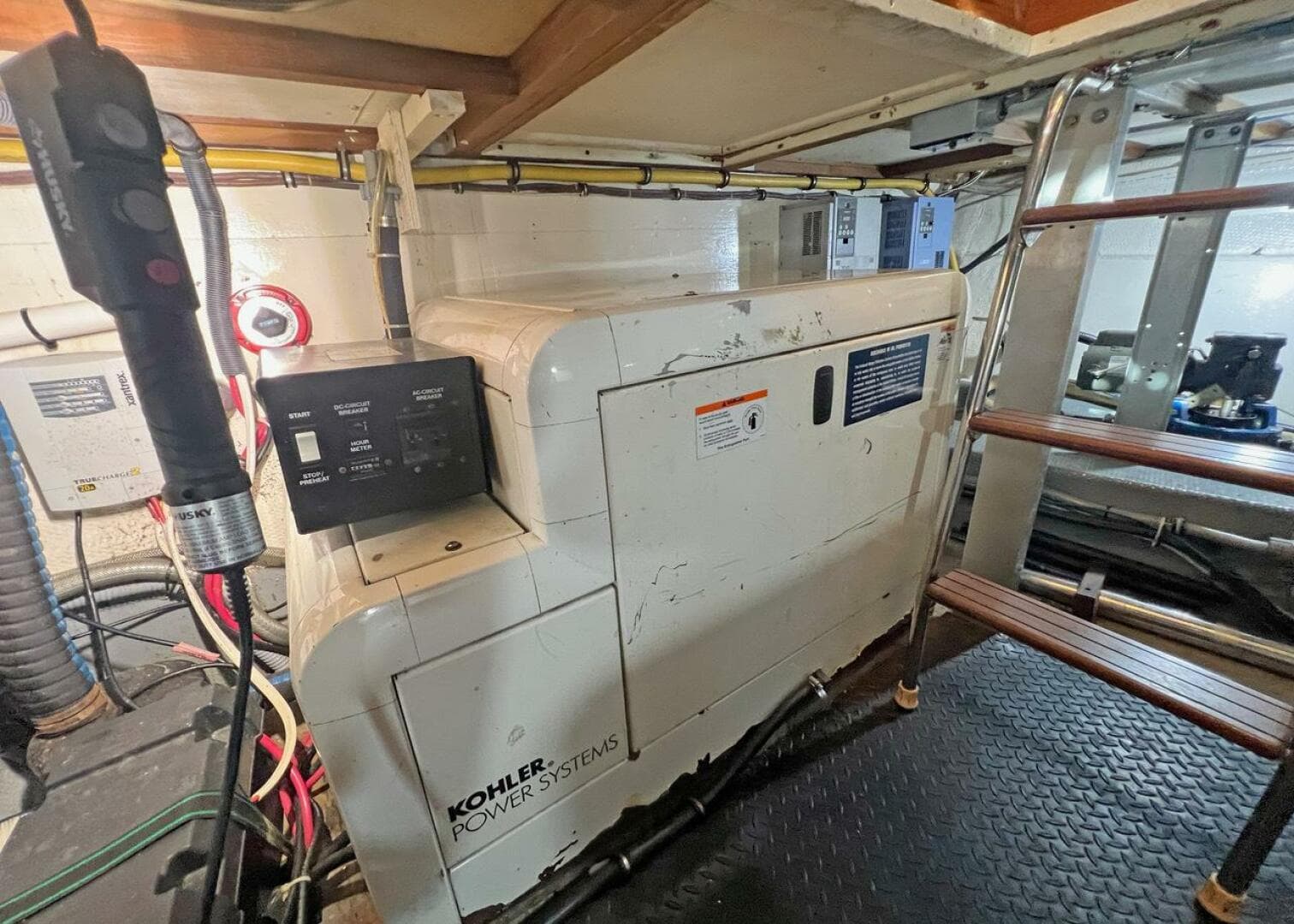 1985 Hatteras Motor Yacht — photo 22