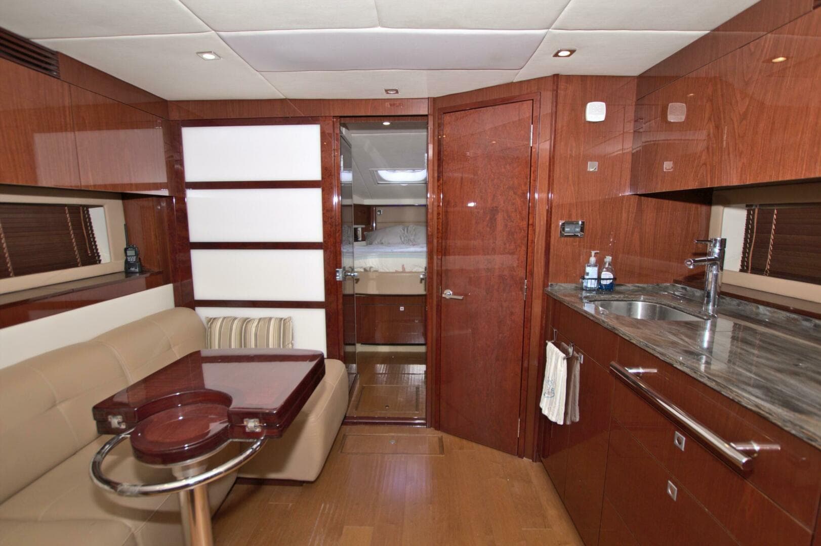 2013 Sea Ray 450 Sundancer — photo 32