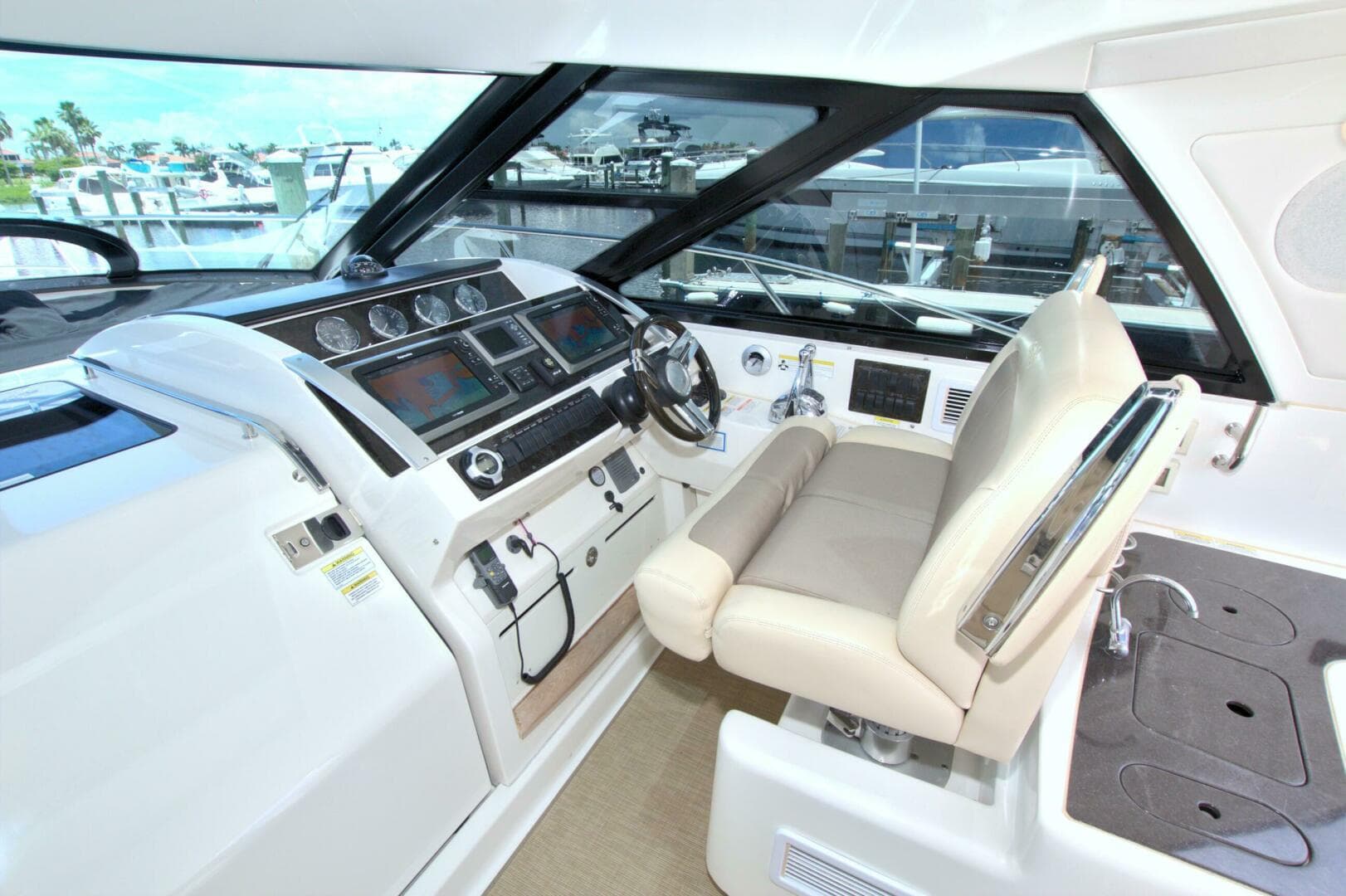 2013 Sea Ray 450 Sundancer — photo 25