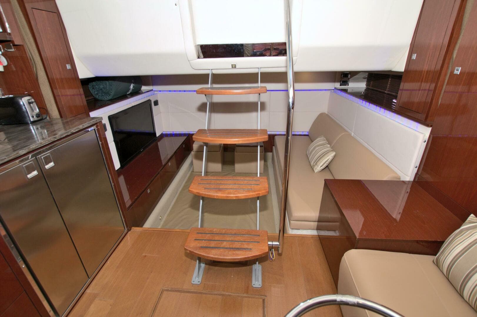 2013 Sea Ray 450 Sundancer — photo 43
