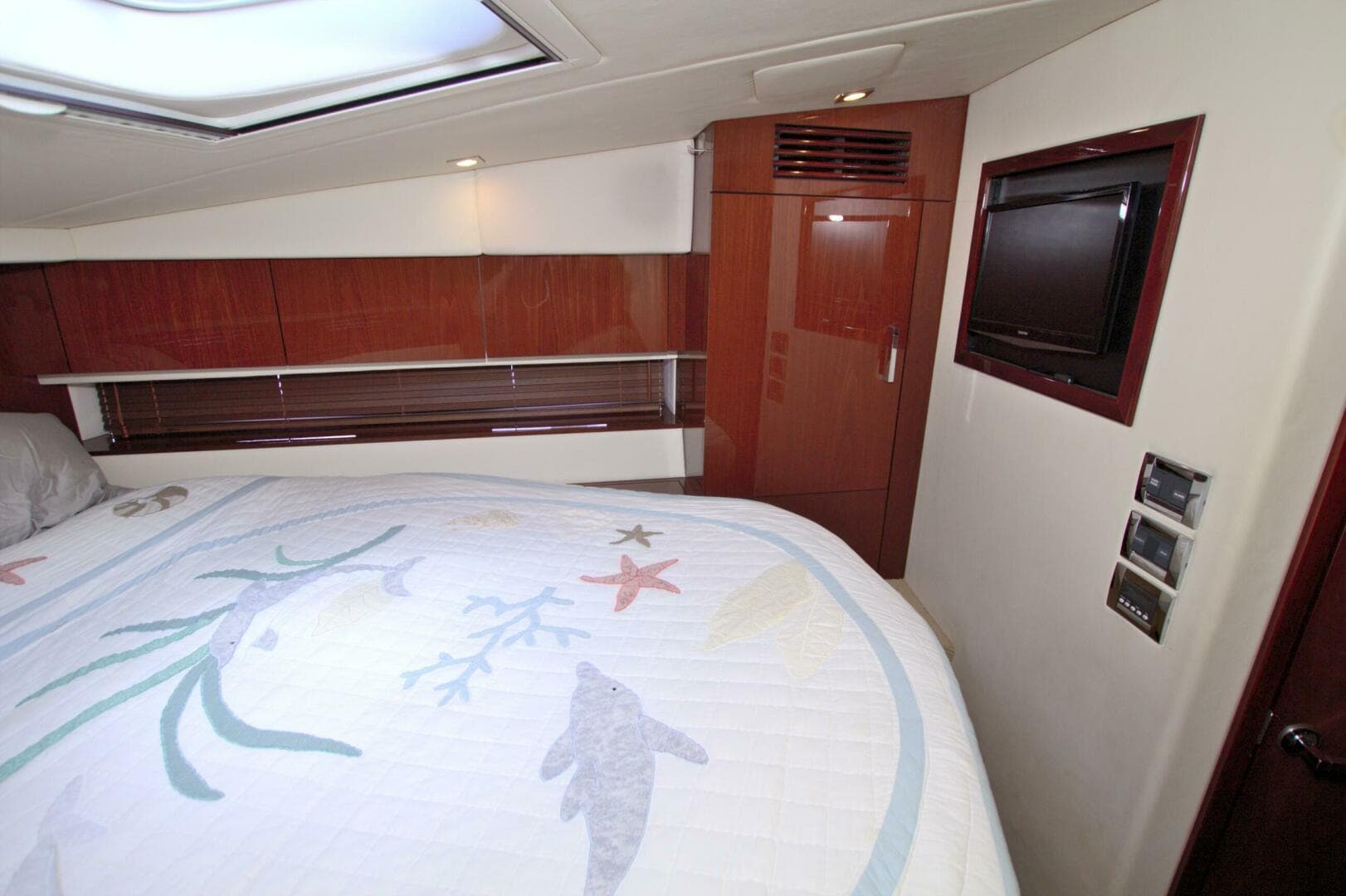 2013 Sea Ray 450 Sundancer — photo 37