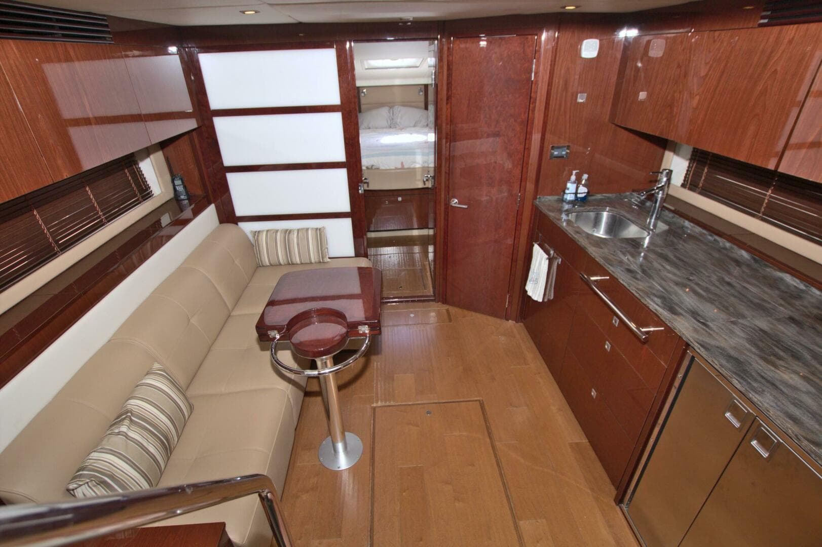 2013 Sea Ray 450 Sundancer — photo 30