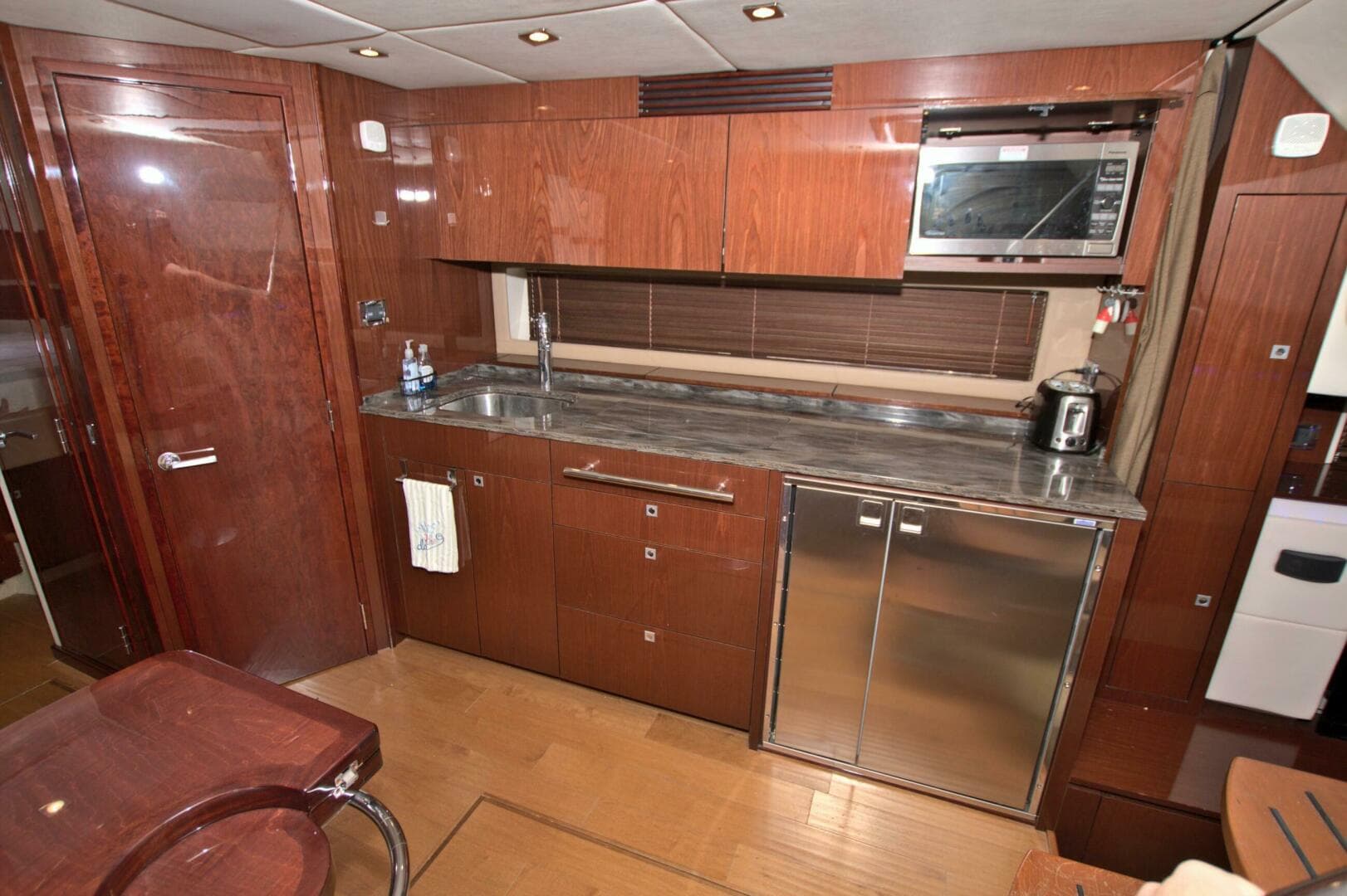 2013 Sea Ray 450 Sundancer — photo 29