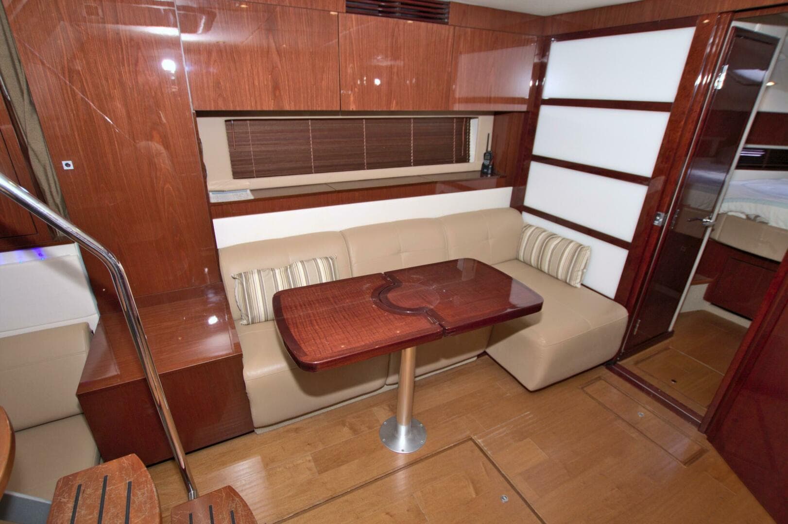 2013 Sea Ray 450 Sundancer — photo 31