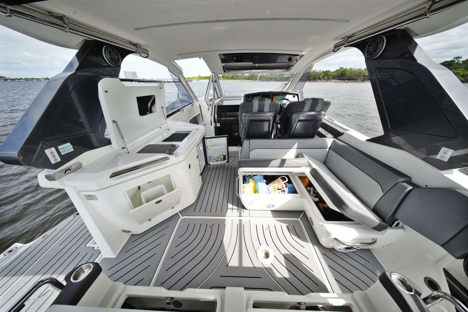 2023 Galeon — photo 32