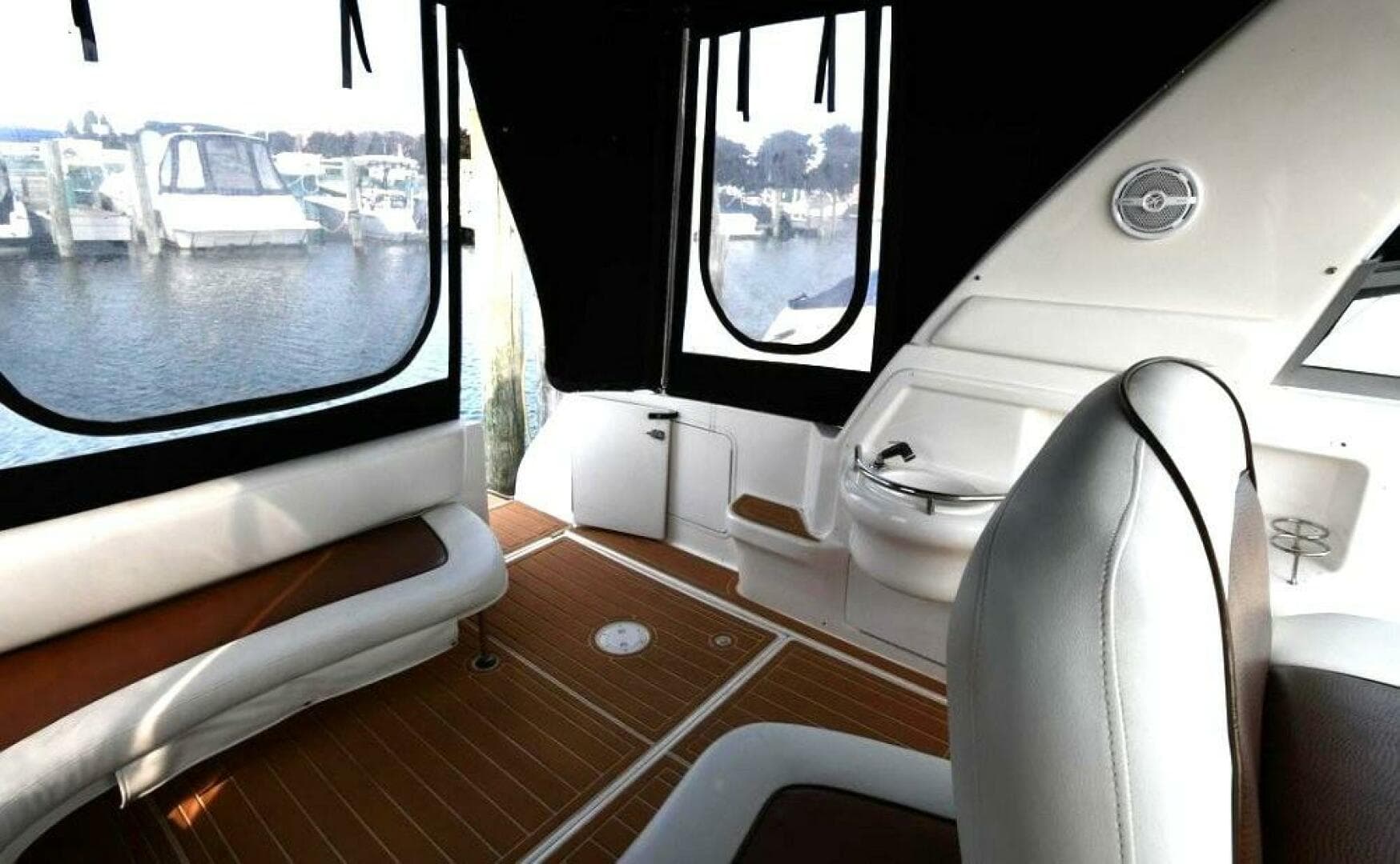 2001 Sea Ray 310 Sundancer — photo 13