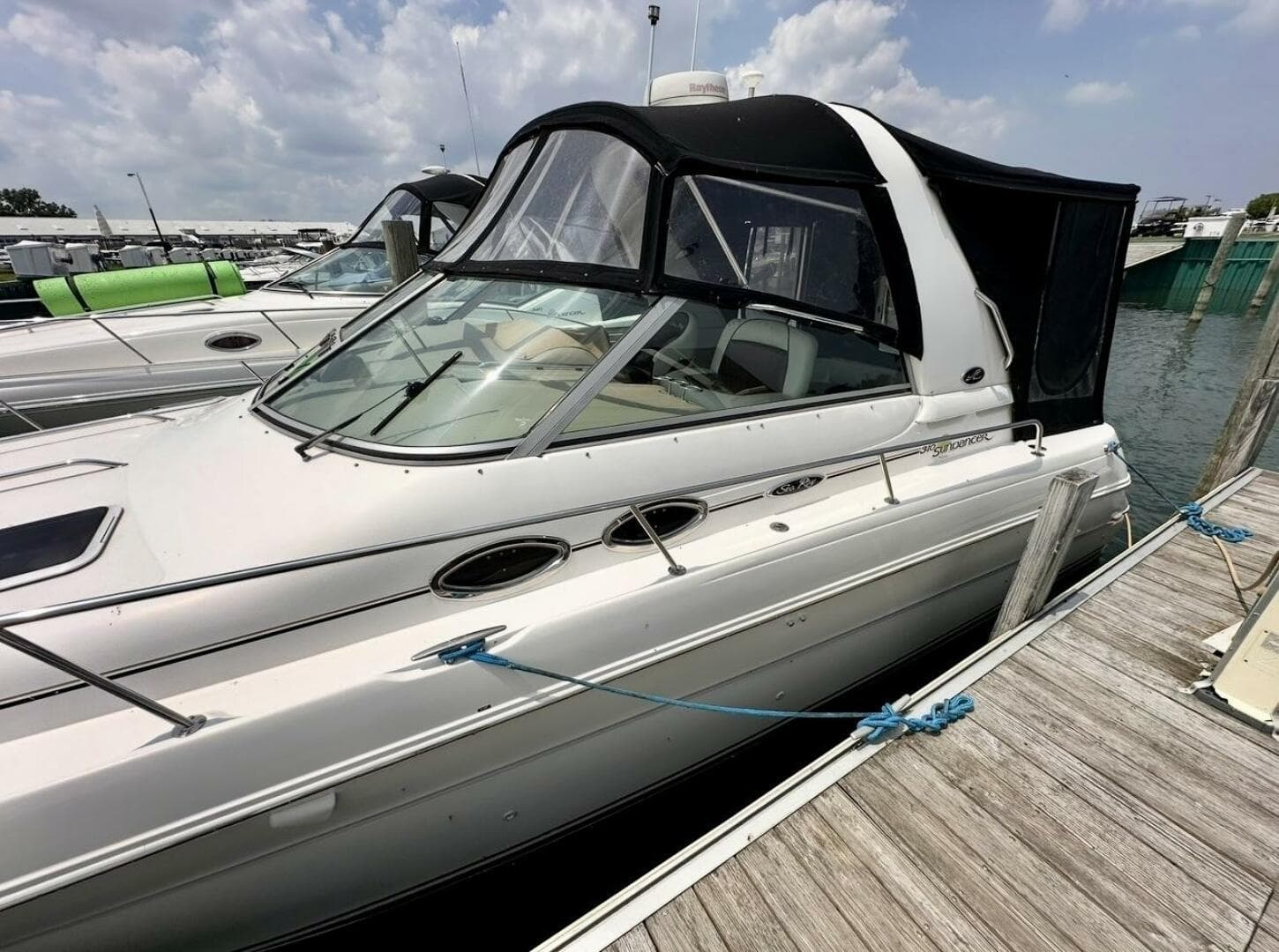2001 Sea Ray 310 Sundancer — photo 2