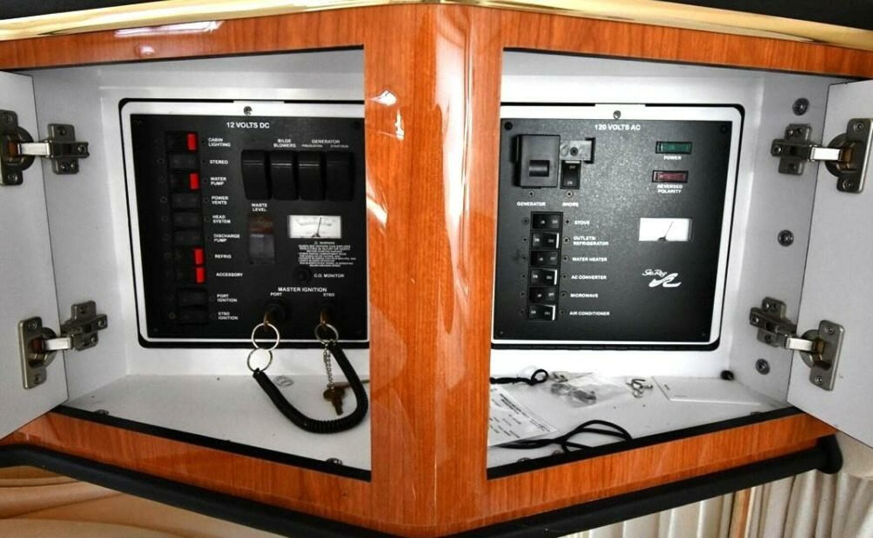 2001 Sea Ray 310 Sundancer — photo 20