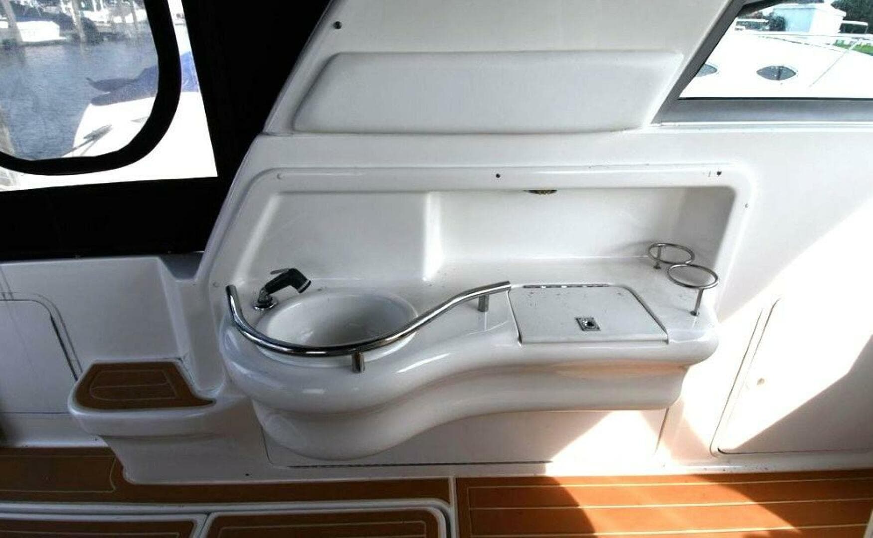 2001 Sea Ray 310 Sundancer — photo 14