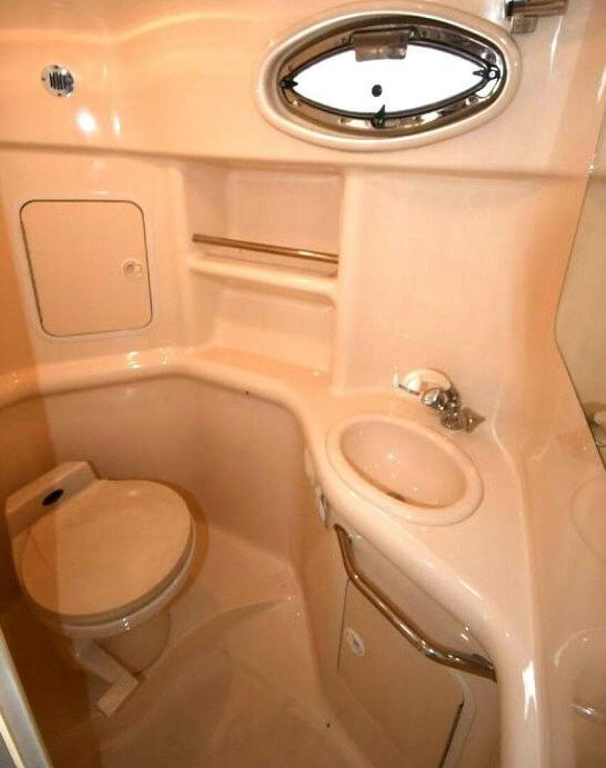 2001 Sea Ray 310 Sundancer — photo 21