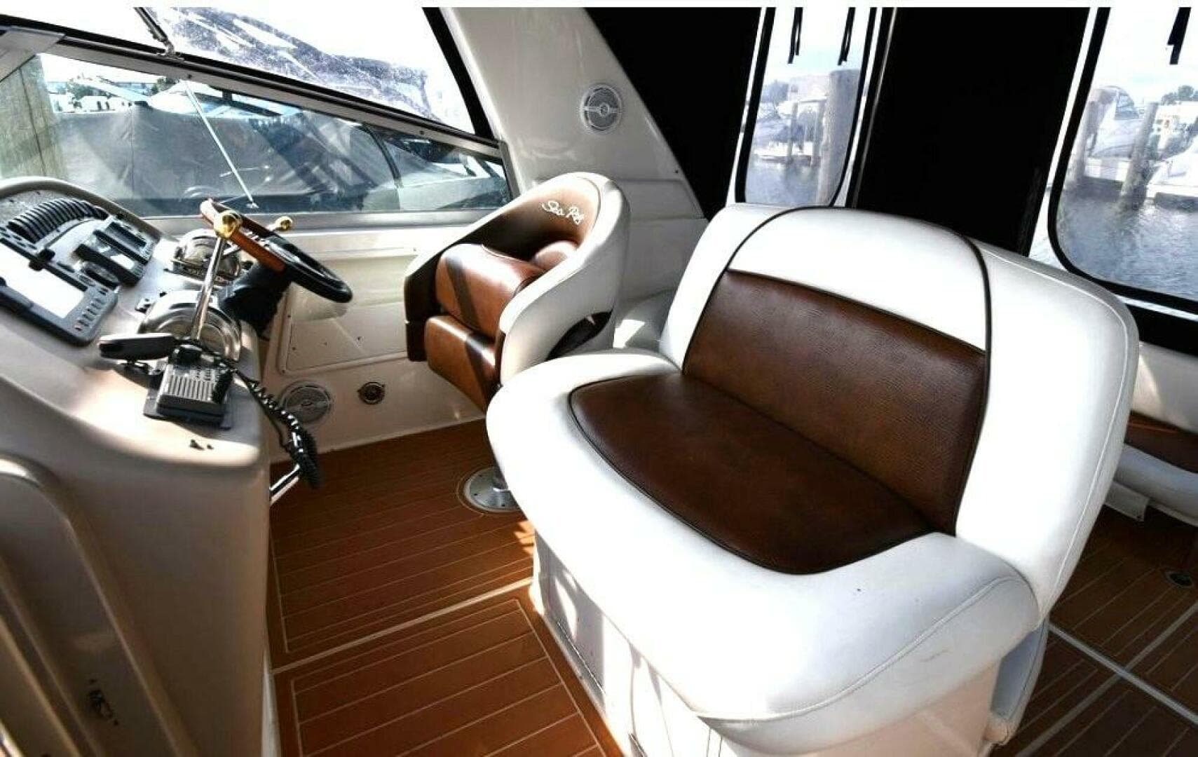 2001 Sea Ray 310 Sundancer — photo 10