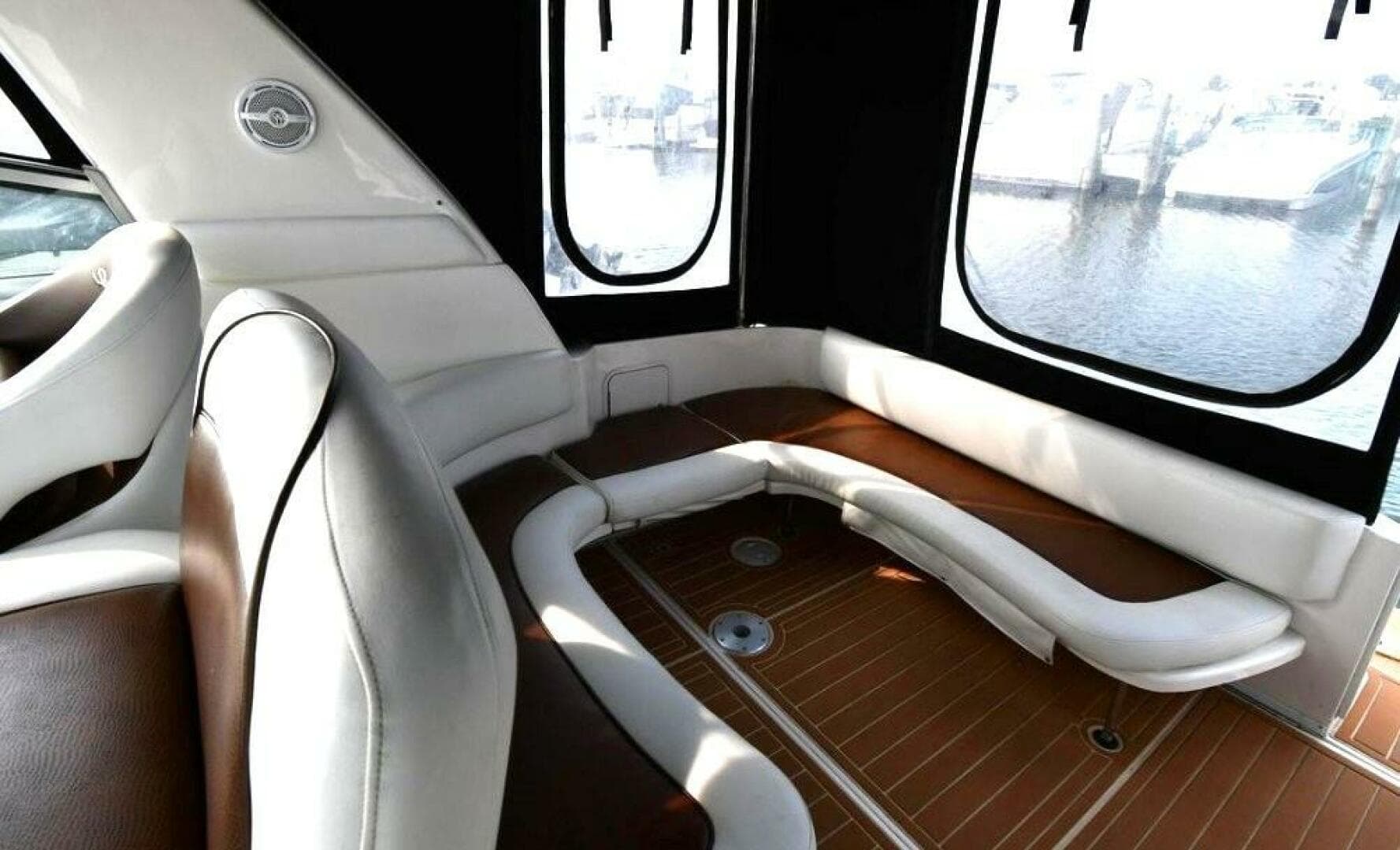 2001 Sea Ray 310 Sundancer — photo 12