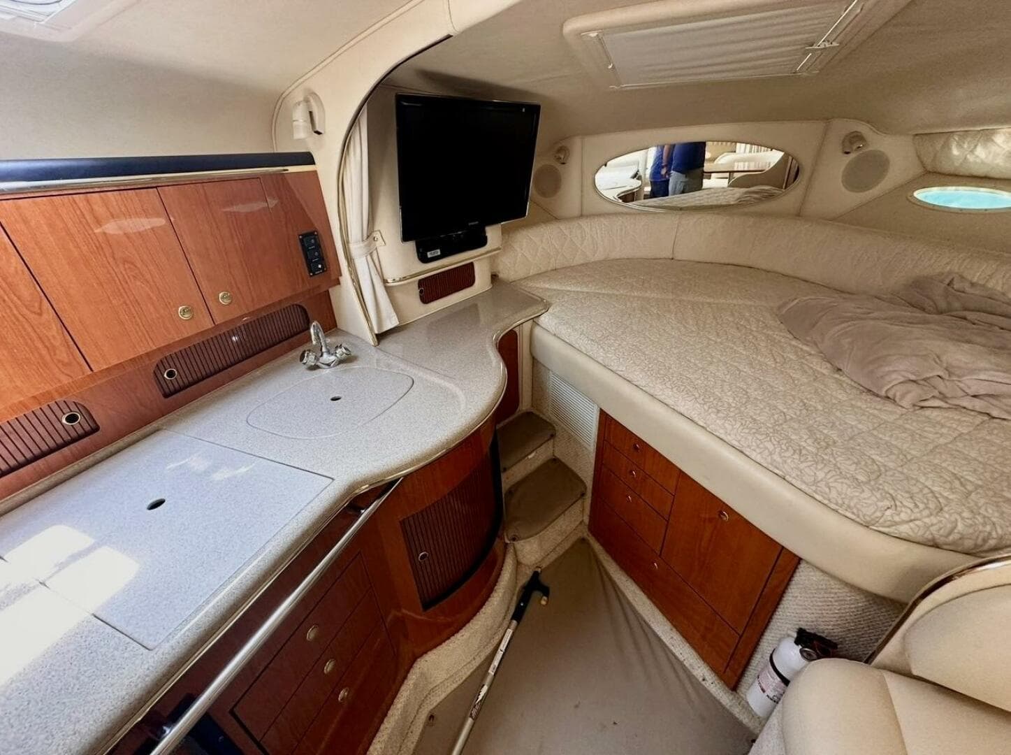 2001 Sea Ray 310 Sundancer — photo 17