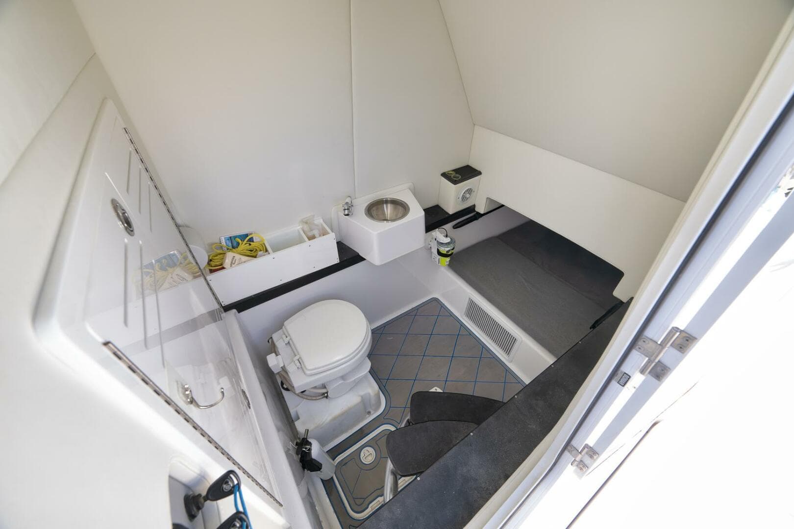 2022 Front Runner 36 CC — photo 50