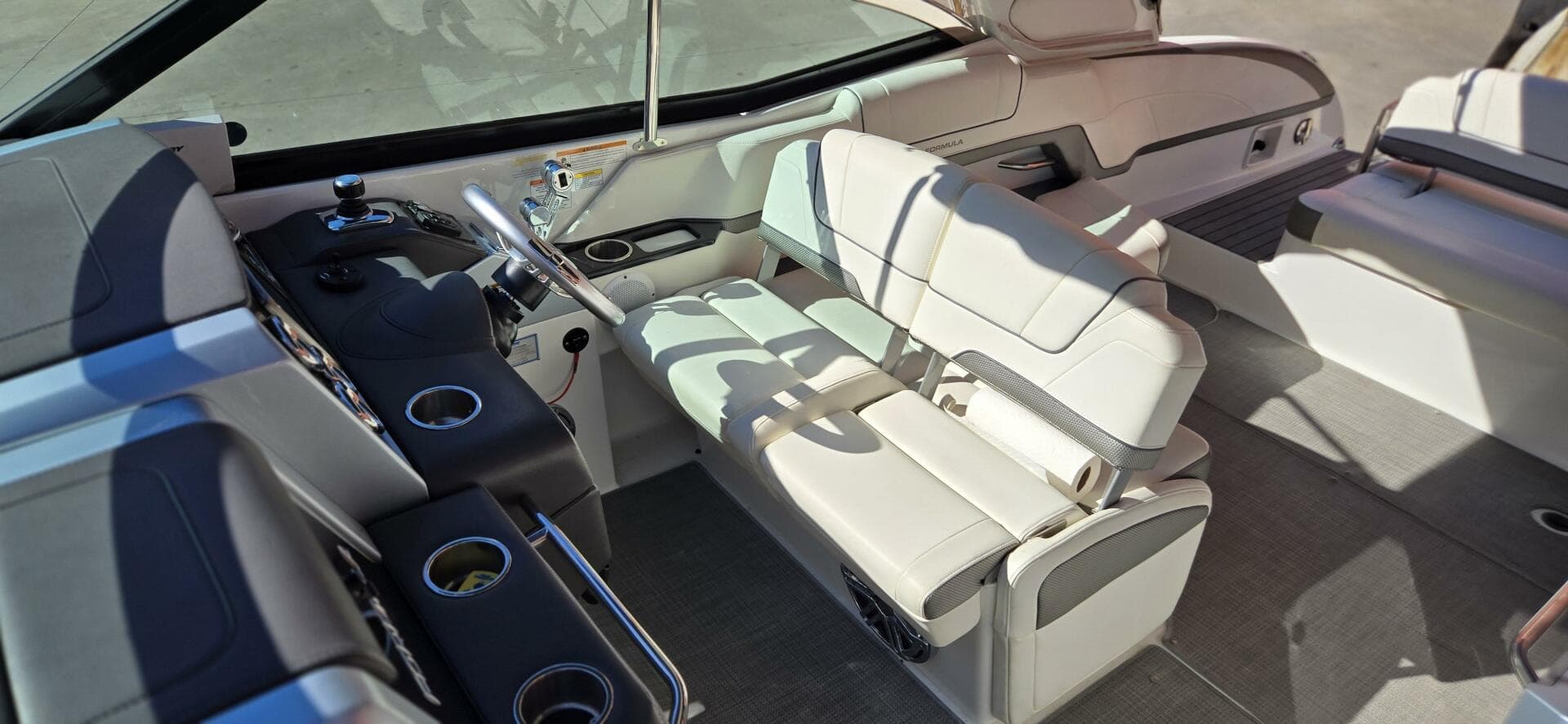 2016 Formula 330 Crossover Bowrider — photo 11