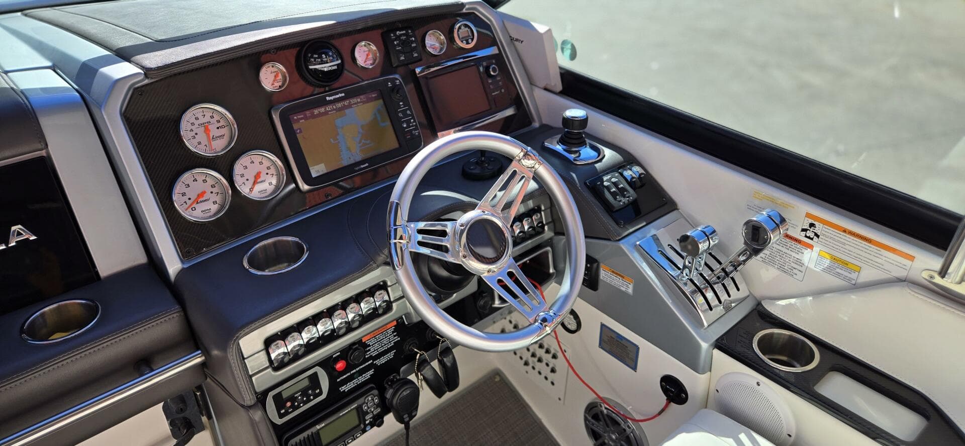 2016 Formula 330 Crossover Bowrider — photo 13