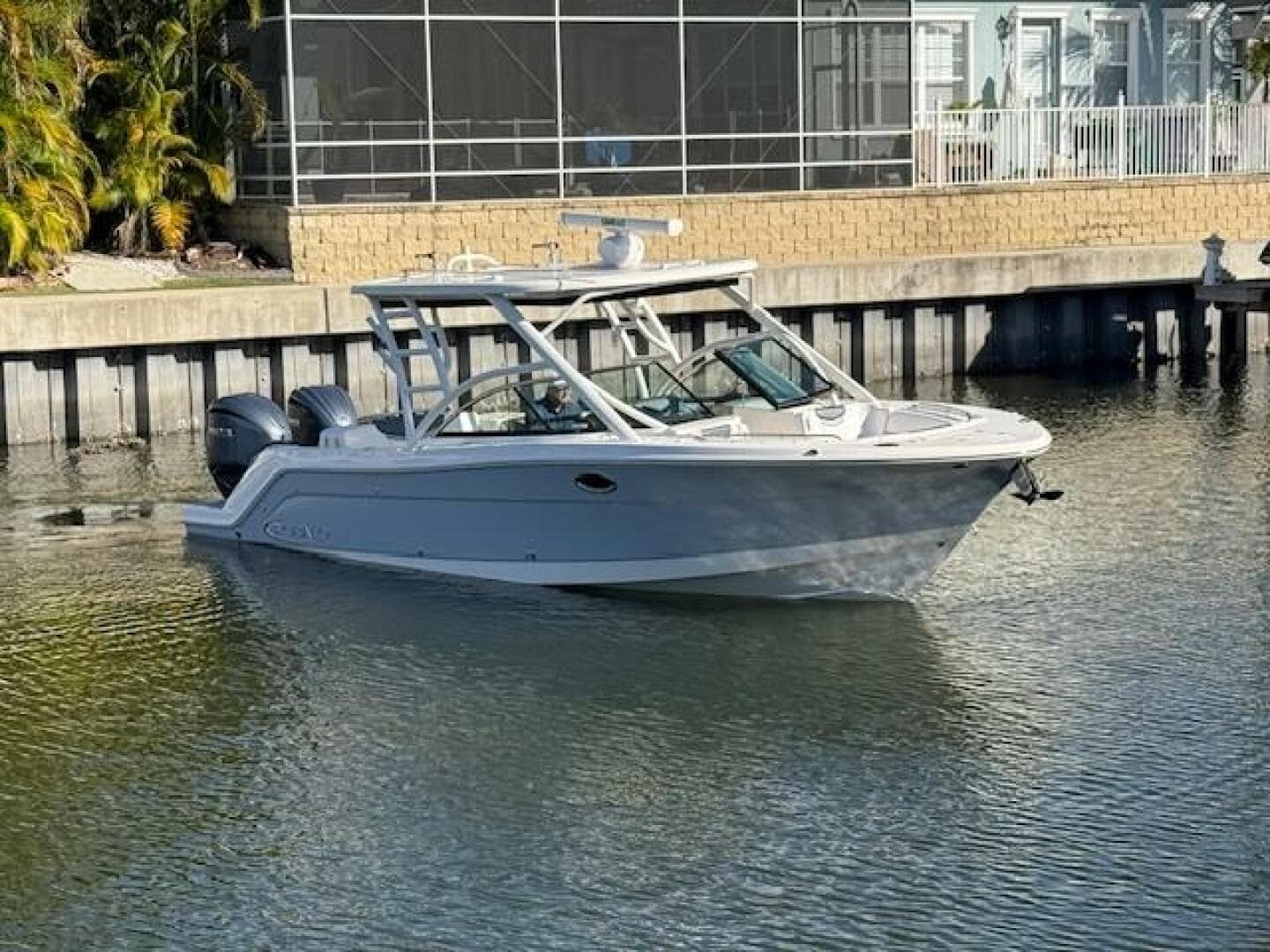 2021 Robalo R317 — photo 25