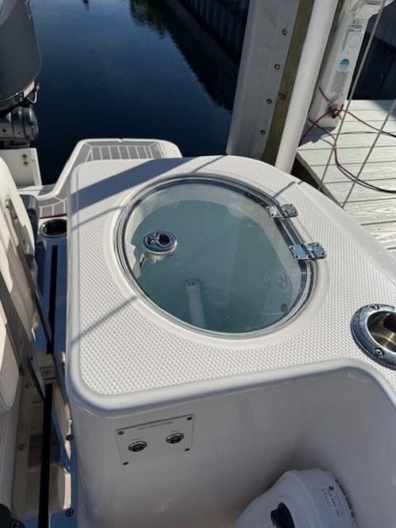 2021 Robalo R317 — photo 15