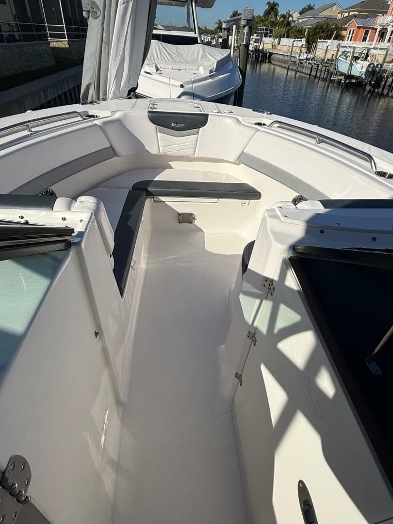 2021 Robalo R317 — photo 7
