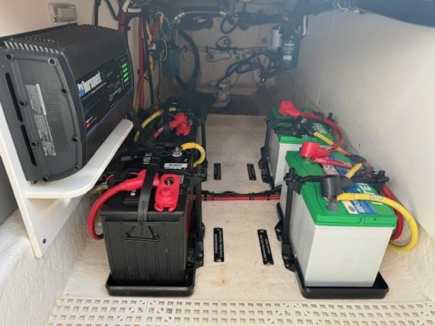 2021 Robalo R317 — photo 11