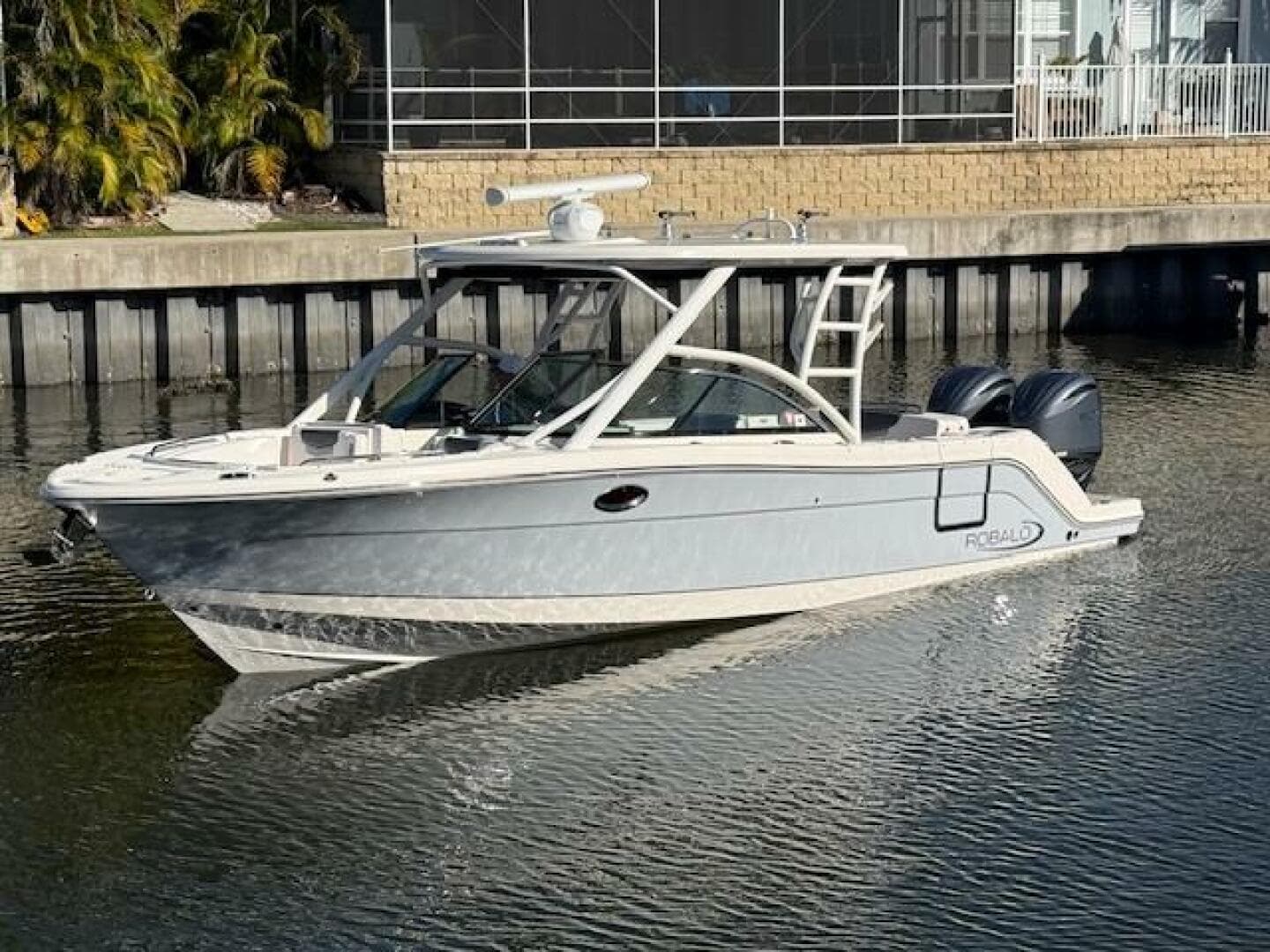 2021 Robalo R317 — photo 23