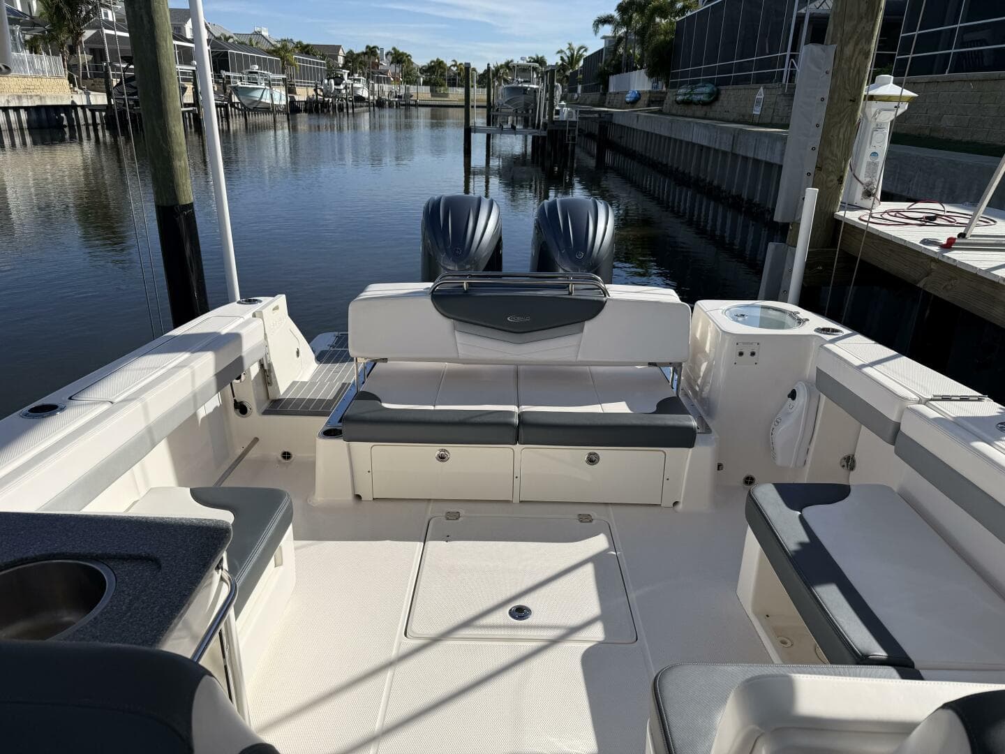 2021 Robalo R317 — photo 19