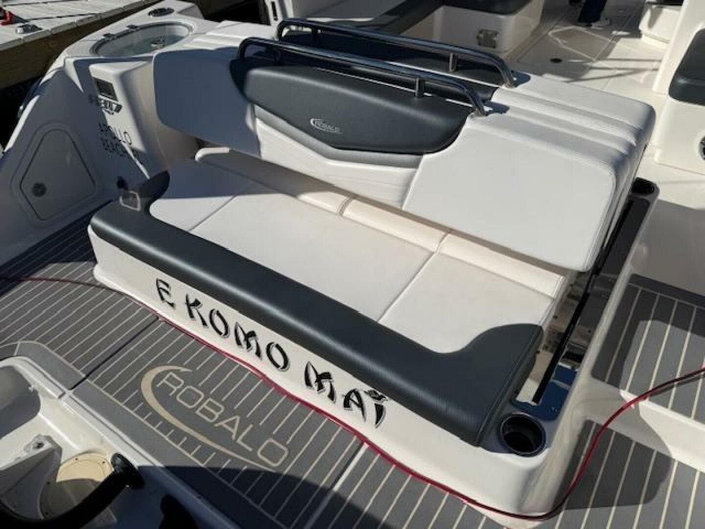 2021 Robalo R317 — photo 8