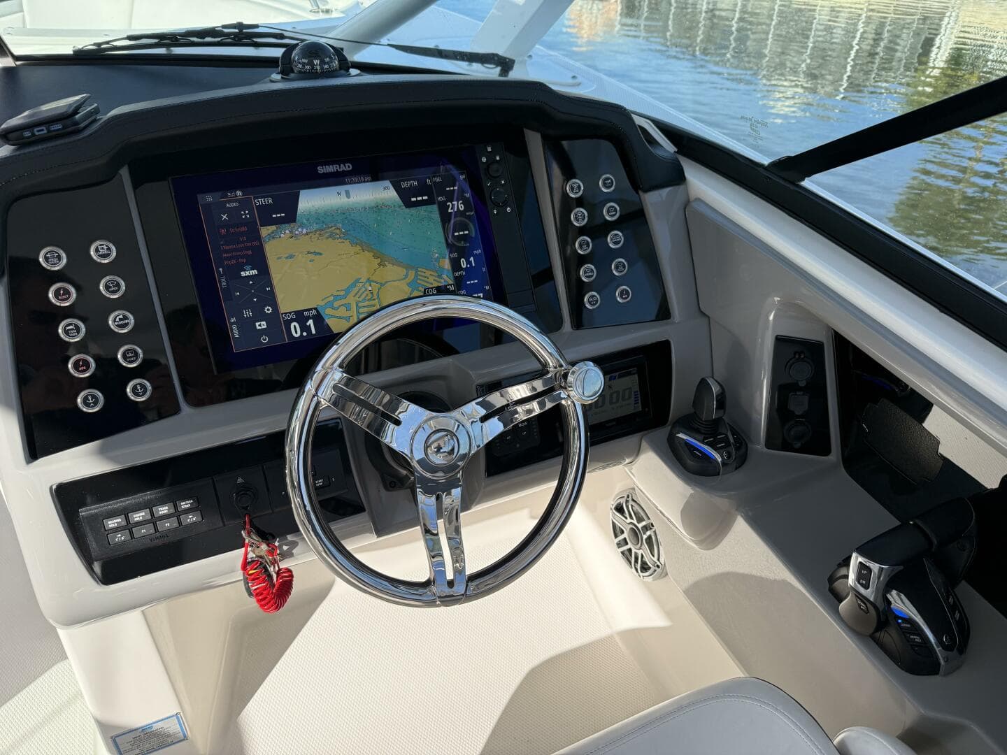 2021 Robalo R317 — photo 18