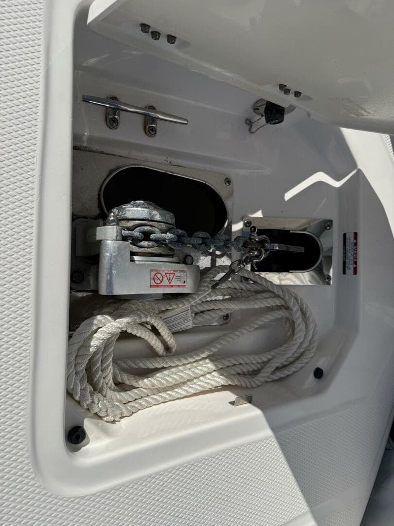 2021 Robalo R317 — photo 16